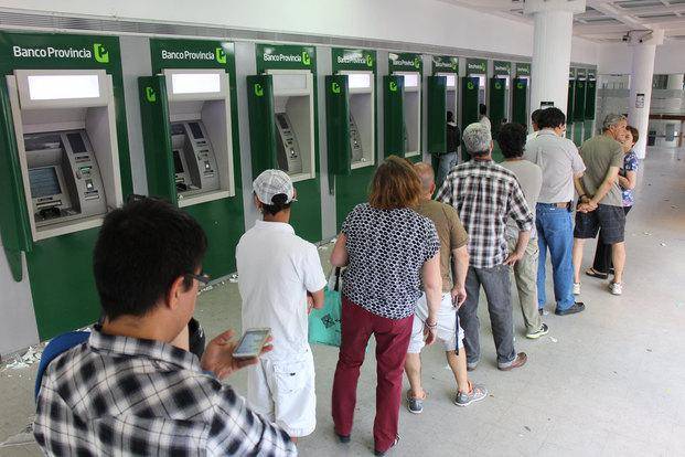 Se repiten las penurias por la falta de plata en los cajeros