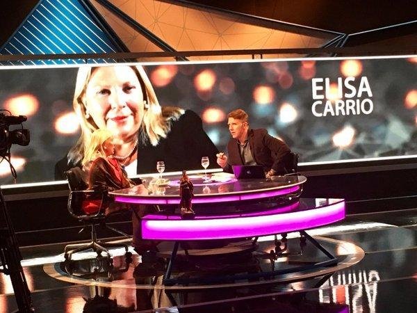 Carrió volvió a disparar contra Angelici por su accionar en la Justicia