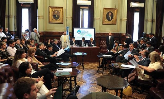 Cambiemos no logró dictamen para avalar decreto sobre Ganancias