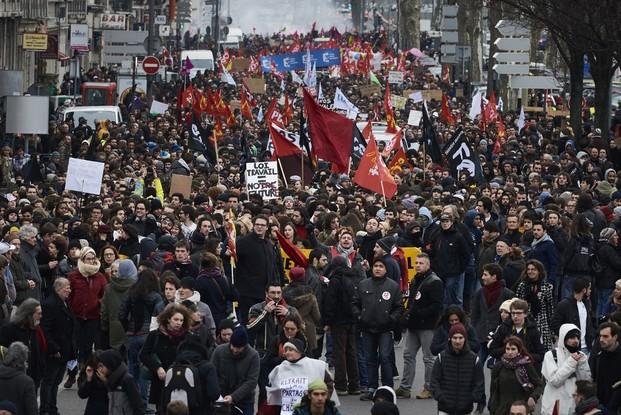 Paros y protestas en Francia contra la flexibilización laboral