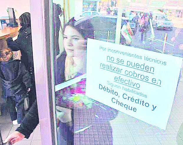 En Absa de 5 y 49 no se puede pagar en efectivo