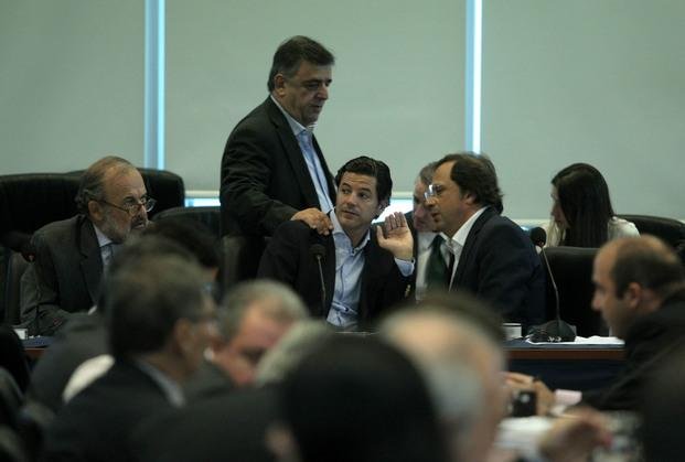 Ganancias: advierten que si el Congreso deroga el decreto "volvemos a los $15.000"