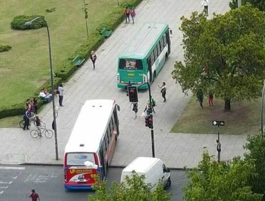 Multas de hasta $15.000 por caos en plaza Moreno