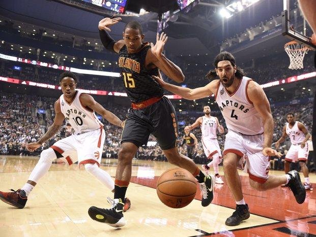 Acción de Scola y Ginóbili en las victorias de Raptors y Spurs