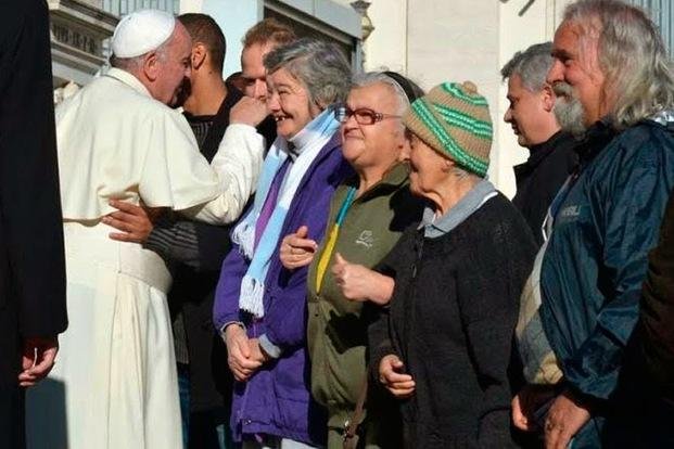 Francisco cenará con indigentes para festejar su tres años como papa