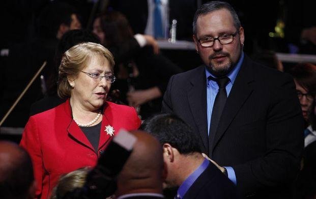 Exmarido de Bachelet asegura que su hijo "no robó nada" con el caso Caval