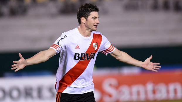 Colón goleó a River en Santa Fe