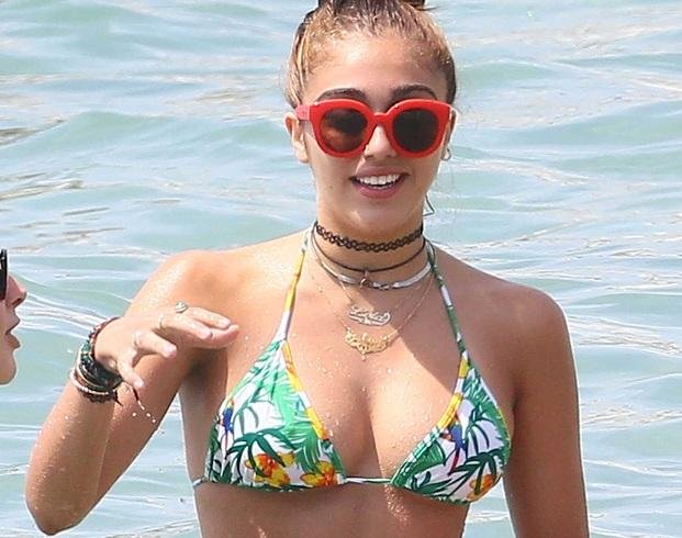 La hija de Madona levanta la temperatura en la web con sugerentes fotos