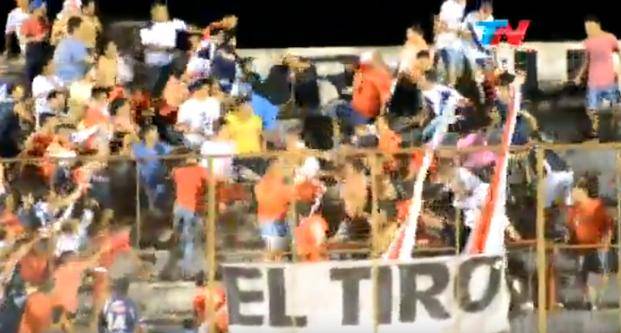 Feroz pelea en tribuna del Federal A