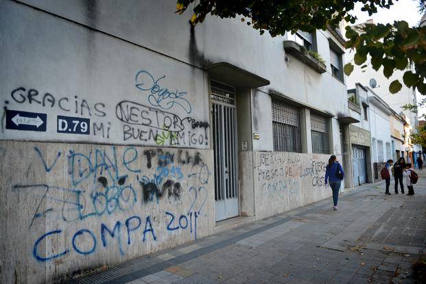 Una acción oficial en defensa de las fachadas víctimas de pintadas y grafitis