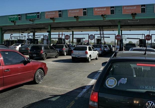 Quieren regular por ley la espera en los peajes