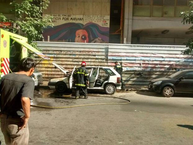 Revuelo en 48, 6 y 7 por 
incendio de un auto