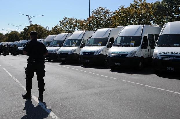 Investigan 25 camionetas del programa Fútbol para Todos