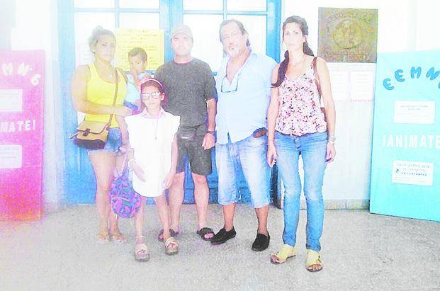En escuela de 1 y 38 llevan ocho días sin clases