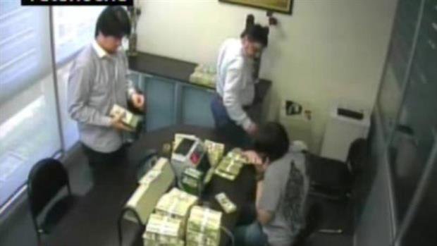 Citan a indagatoria al hijo de Báez por los fajos de dólares