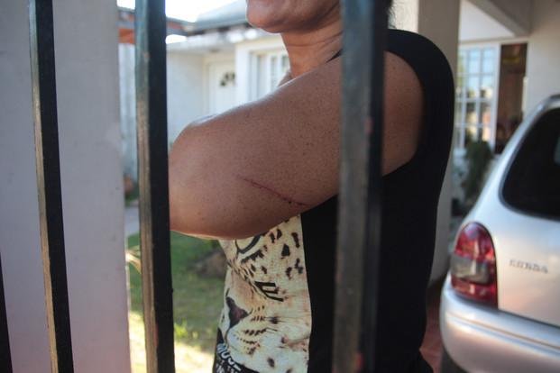 Golpeó a su ex pareja, la violó y la retuvo como rehén para evitar ser arrestado