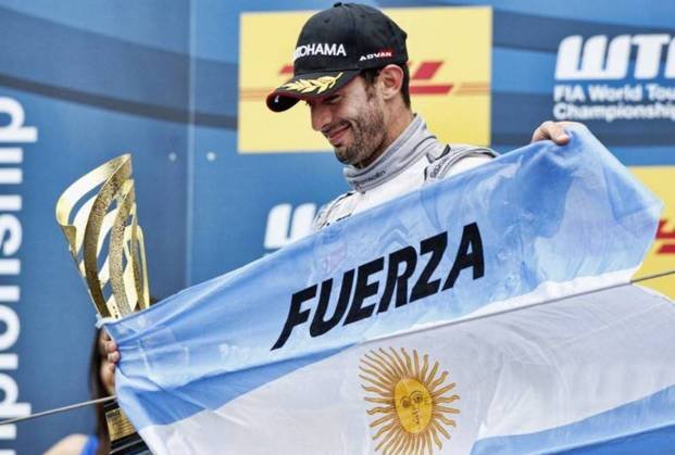 Pechito López, el argentino campeón mundial de Turismo, invitó a Messi a subirse a un auto de carreras