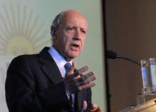 Para Lavagna, acuerdo con fondos buitre es "malo y extremadamente caro"