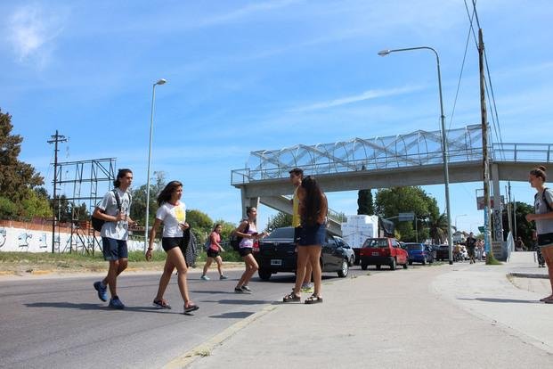 Puente peatonal en la 122 dicen que es “incómodo” y se usa poco