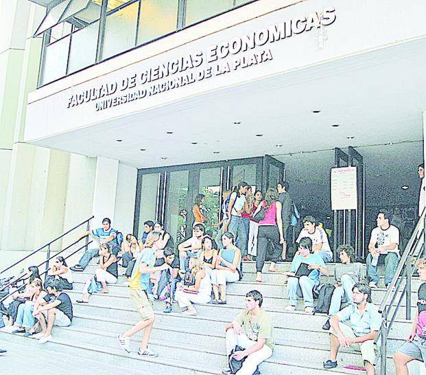 Paro de auxiliares: crece la movida de padres por la pérdida de clases