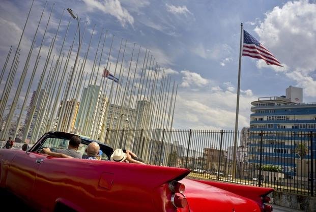 Obama llega a Cuba en un viaje con impacto histórico