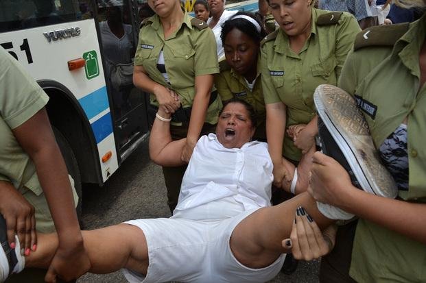 Marcha y disidentes detenidos