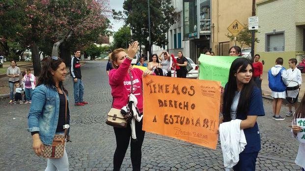 Miles de alumnos sin clases por protesta de auxiliares