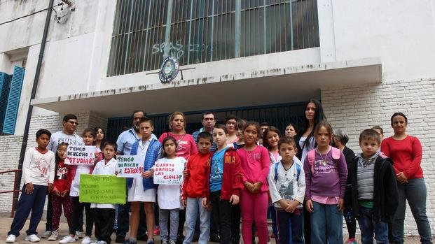 Padres ya se ofrecen para limpiar escuelas y retomar las clases