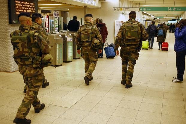 "Estamos en guerra", aseguran en Francia