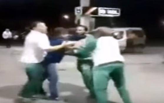 Caruso y sus jugadores de Sarmiento, a las trompadas con los hinchas