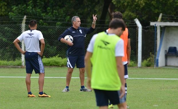 En el segundo día de la era Alfaro, el Lobo hizo fútbol reducido