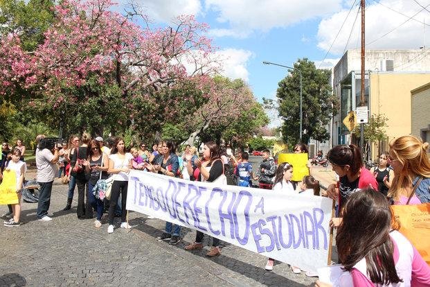Miles de alumnos siguen sin clases por paro de auxiliares