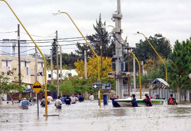 Los ríos siguen creciendo y en Santa Fe hay 1.500 evacuados