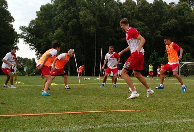 Con algunas ausencias, el Pincha hizo fútbol en City Bell