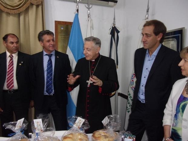 Bendicen roscas solidarias 
de Pascua