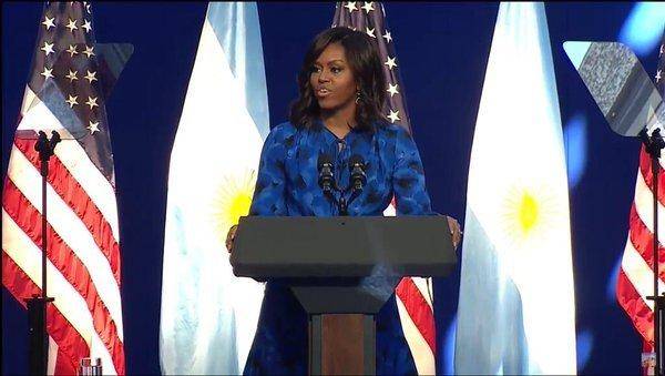 Michelle Obama instó a las mujeres a "ser líderes"