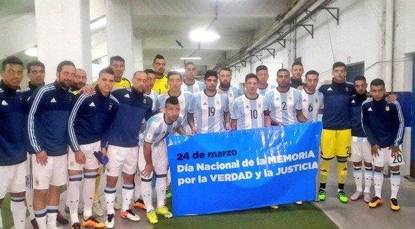 Homenaje de los jugadores por el Día de la Memoria
