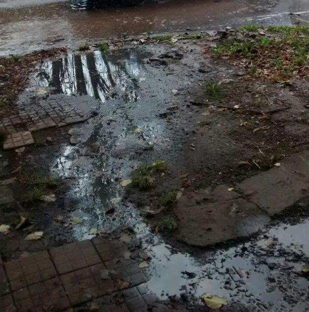 Pérdida y vereda destrozada en 116 y 40