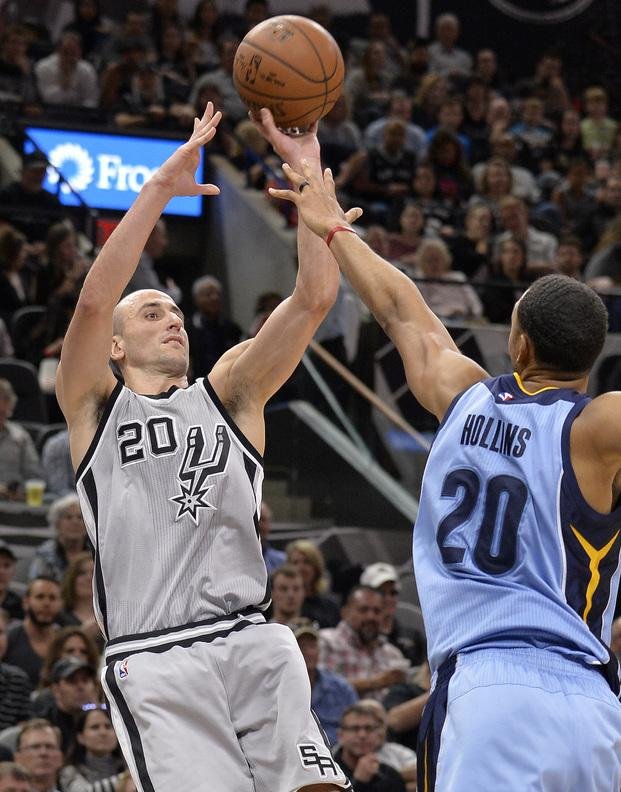 Trece puntos de Manu en la victoria de los Spurs