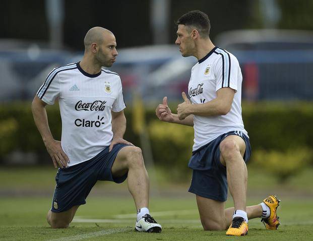 Demichelis y Pinola ganan terreno para ser titulares