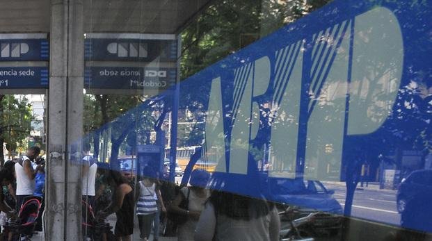 Nuevas exigencias para inscriptos en el IVA que facturen por encima de los 2 millones