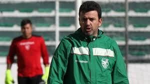 Cinco defensores para frenar a Messi y compañía: El DT de Bolivia parará un equipo ultradefensivo