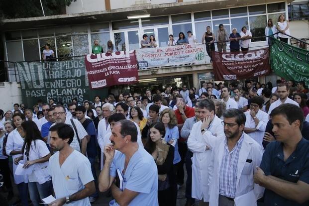 Médicos del Policlínico iniciaron paro por tres días