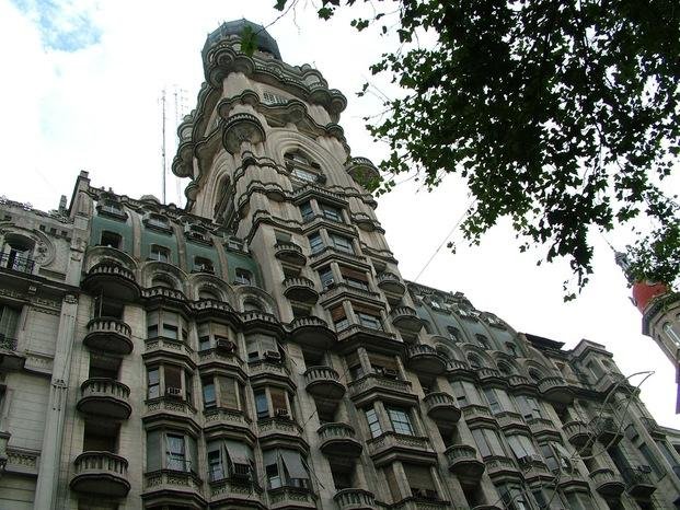 Roban en Palacio Barolo, donde funcionaban oficinas de la ex Side