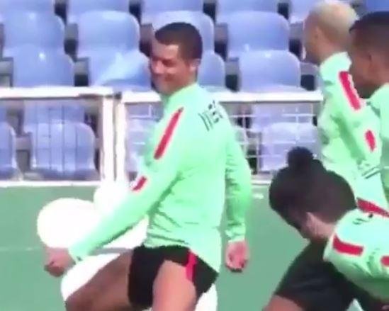 Cristiano Ronaldo revoluciona la web con un "baile hot"