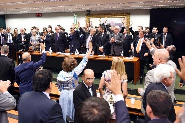 El gobierno de Rousseff, en uno de sus momentos más difíciles