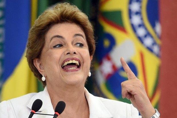 Rousseff negocia ministerios para evitar el juicio político