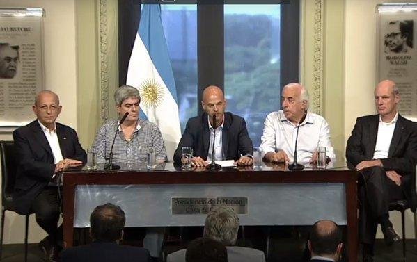 El Gobierno anunció una fuerte suba en los boletos de tren y colectivos