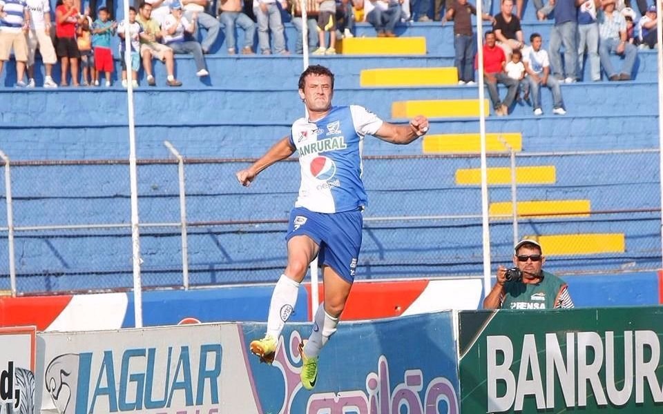 Crisis en el fútbol: jugadores salieron a buscar otros trabajos