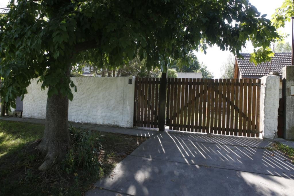 Gonnet: tocó timbre en varias casas y se metió a robar en una